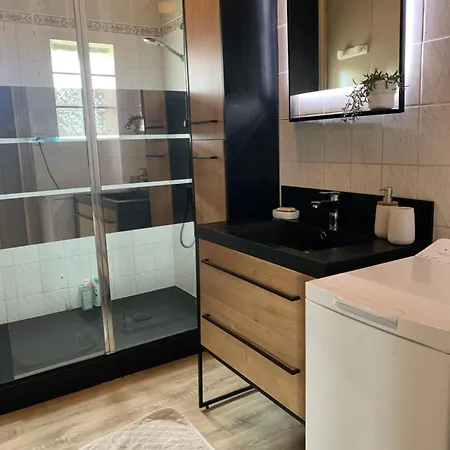 Maison Bord De *